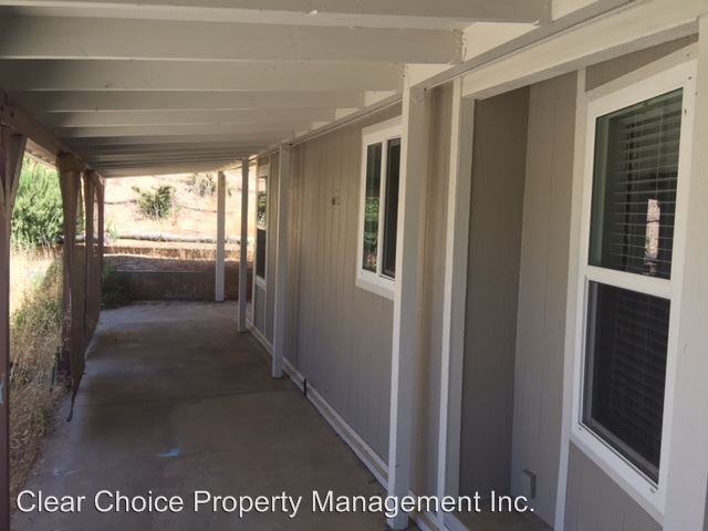 2605 Bridle Trail - Photo 2 of 12