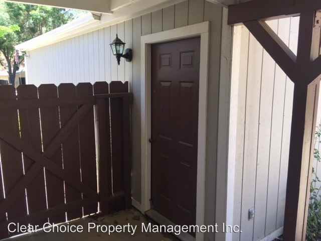 2605 Bridle Trail - Photo 3 of 12