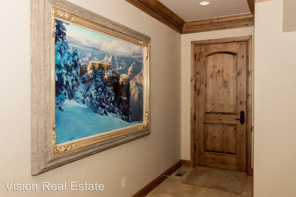 1016 Waterford Lane - Photo 3 of 38