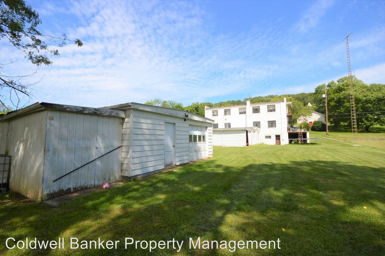 2660 Stonewall Jackson Highway - Photo 3 of 21