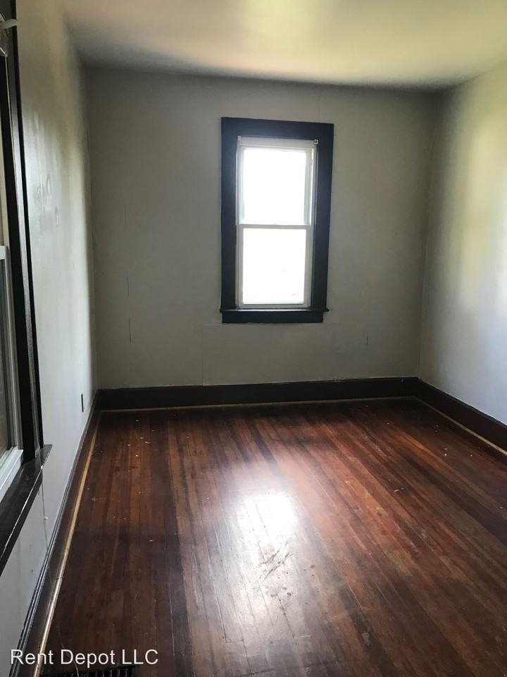 1413 E. Indiana St. - Photo 3 of 14