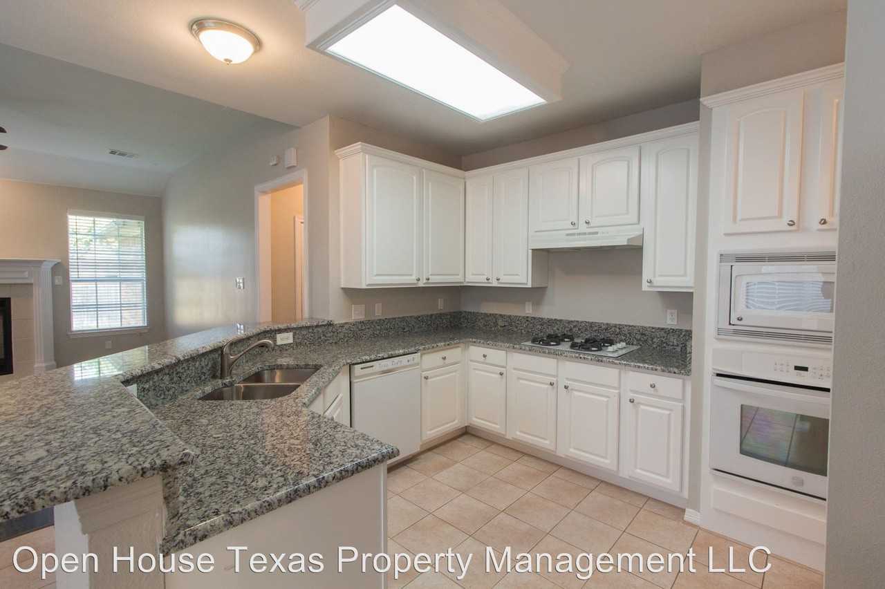 40 W Hillside Pl - Photo 2 of 10