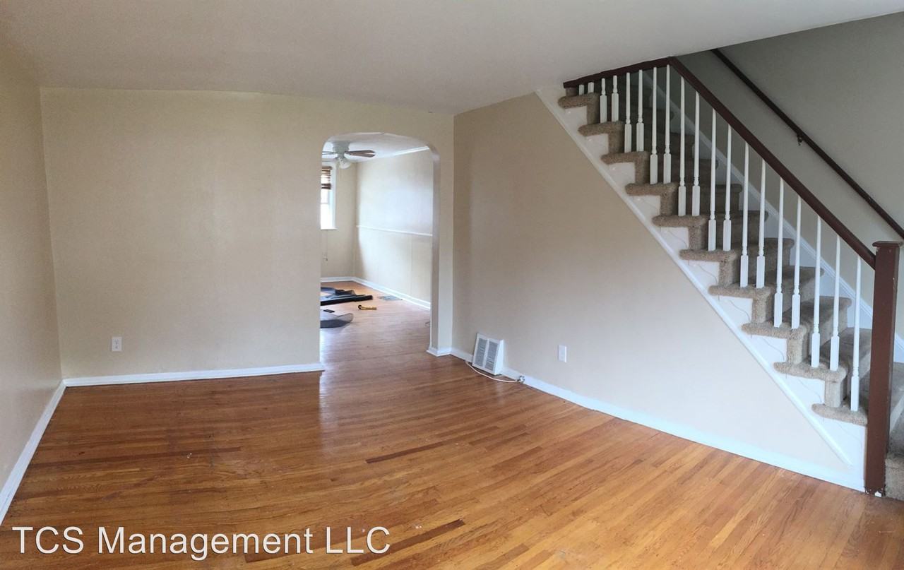 225 West Washington Ave - Photo 2 of 6