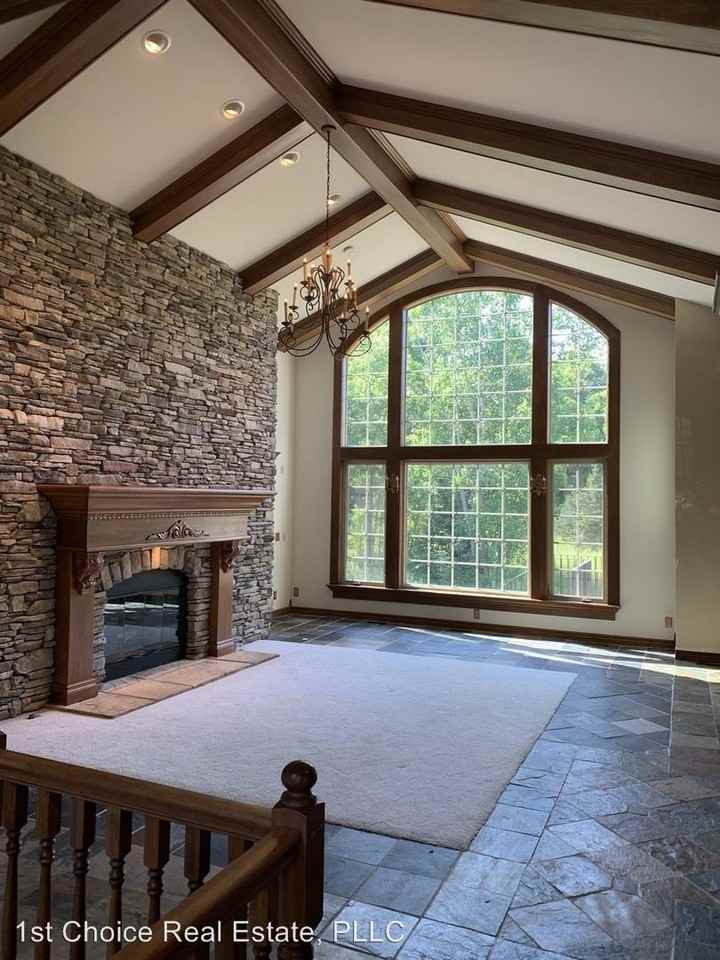 7930 Ashbrook Dr - Photo 3 of 22