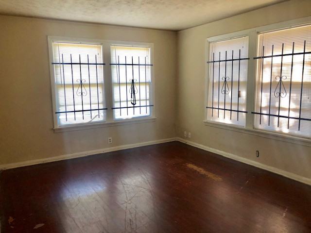 519 W 23rd St - Photo 2 of 10