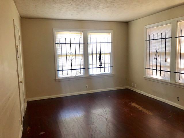 519 W 23rd St - Photo 3 of 10