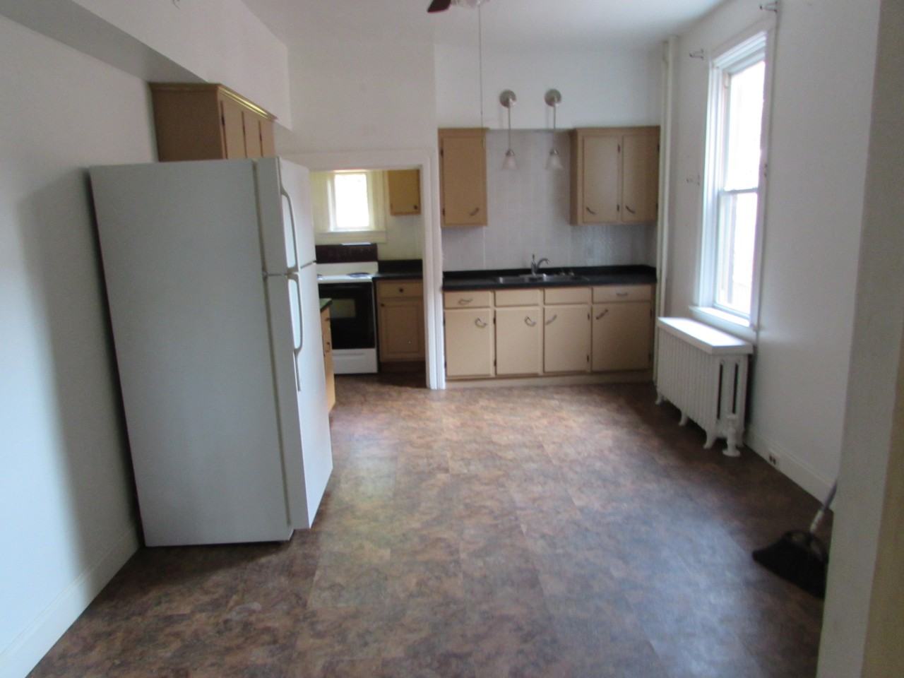 21 Green St - Photo 3 of 10
