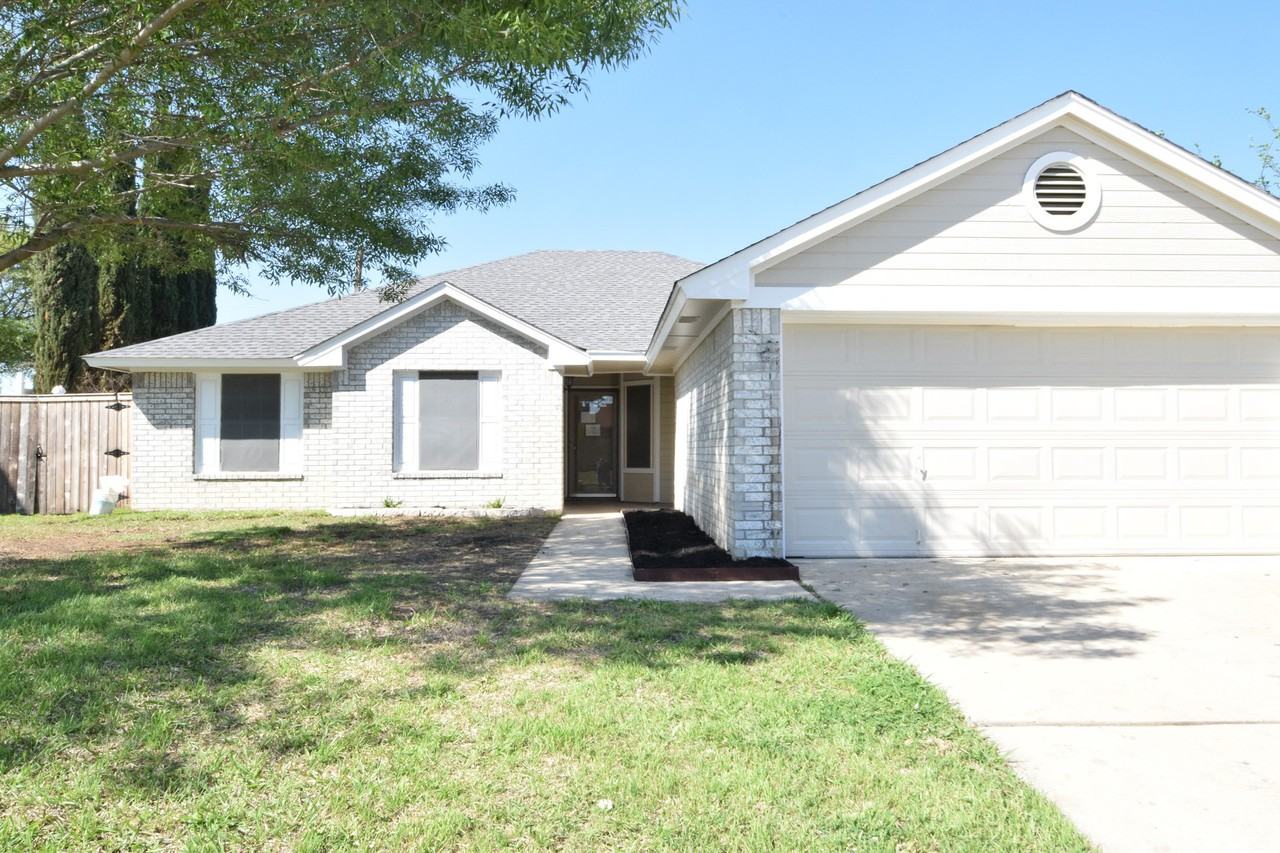 4915 Glennwood Dr - Photo 2 of 16