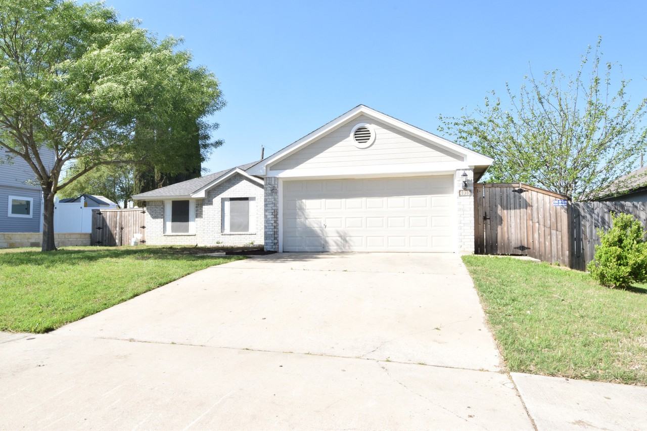 4915 Glennwood Dr - Photo 3 of 16