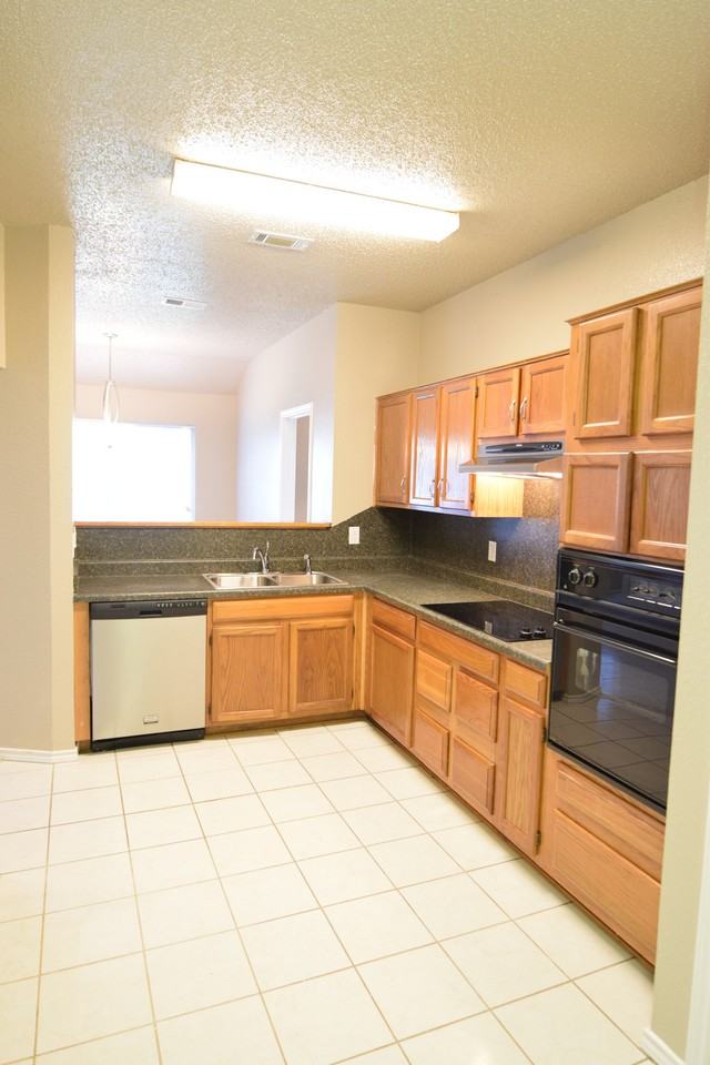 4915 Glennwood Dr - Photo 5 of 16