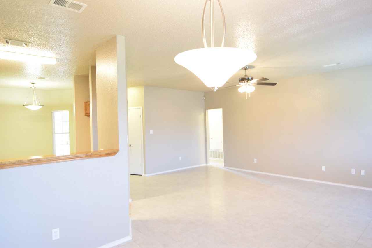 4915 Glennwood Dr - Photo 6 of 16