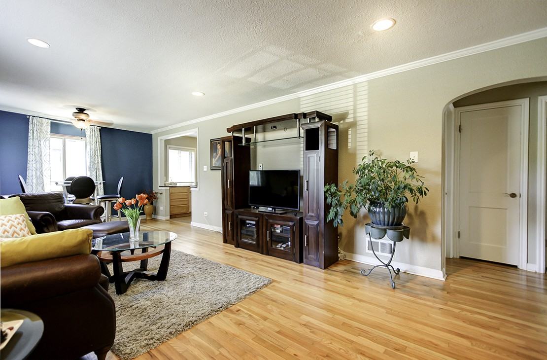 3011 Dexter St - Photo 2 of 15
