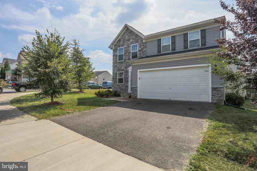 161 King Edward Ct - Photo 2 of 33