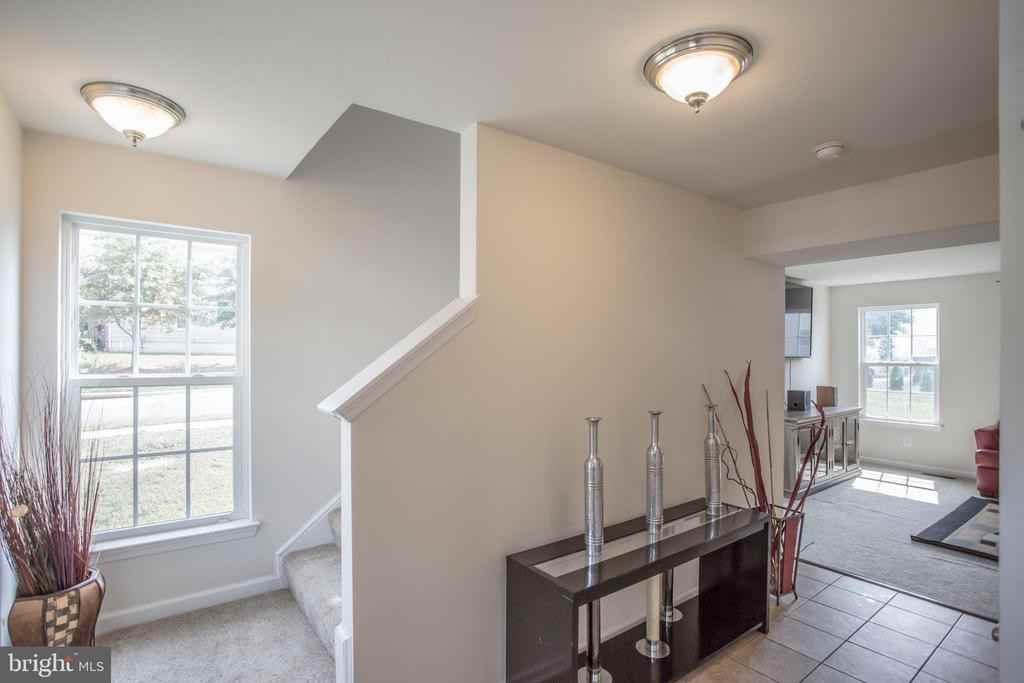 161 King Edward Ct - Photo 3 of 33