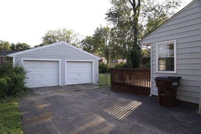 1302 Mill Race Rd - Photo 3 of 17