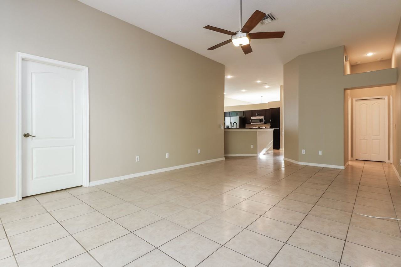 11733 Derbyshire Dr - Photo 2 of 21