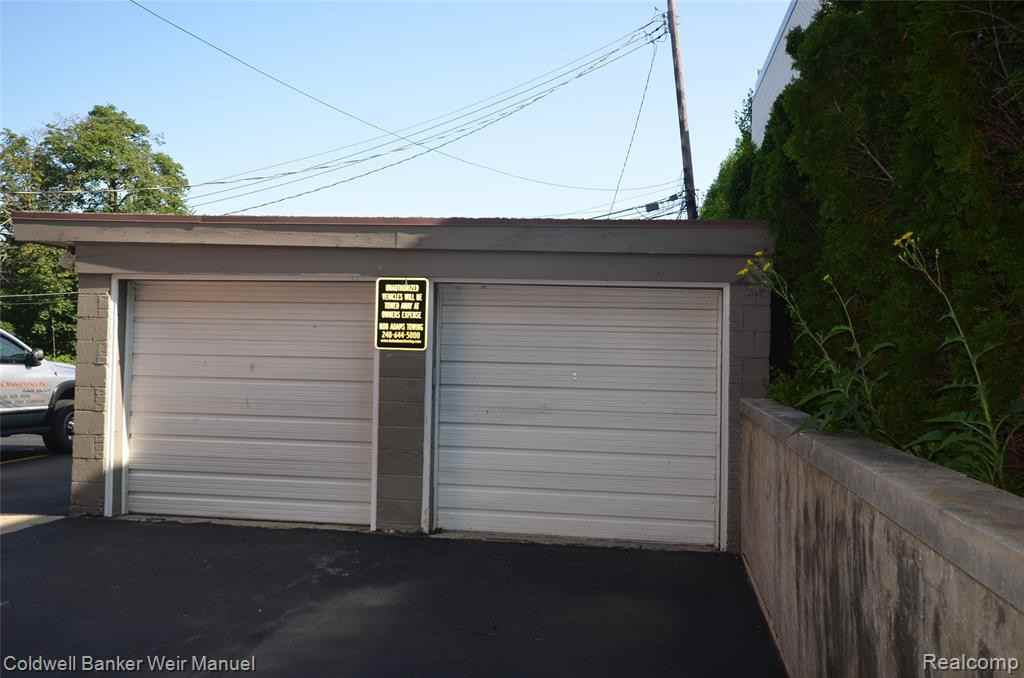 566 W Merrill Street - Photo 2 of 17