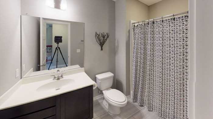 2813 Southeast 35th Street - Photo 2 of 15