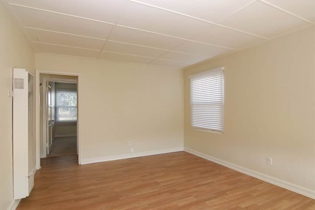 6016 Dwight St - Photo 3 of 15