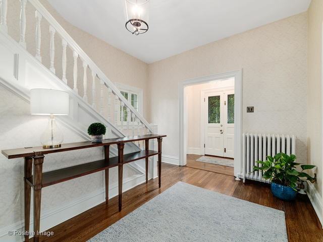 104 E 4th St - Photo 3 of 34