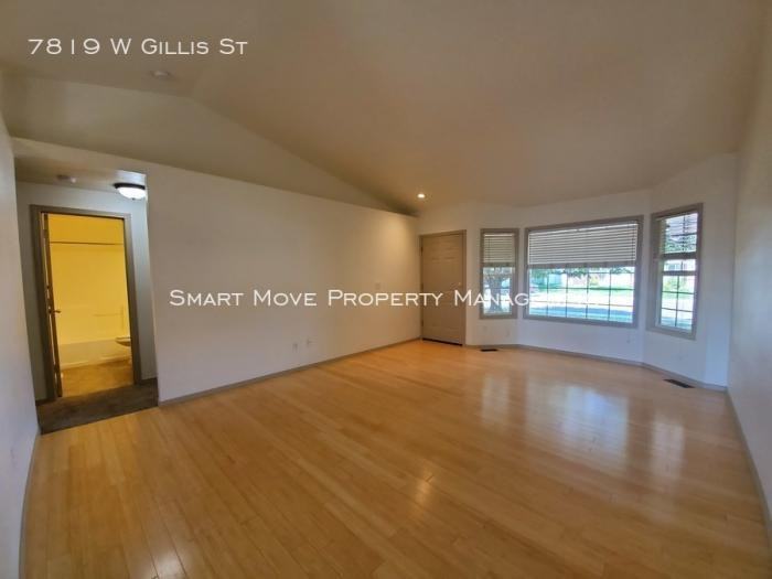 7819 W Gillis St - Photo 2 of 15