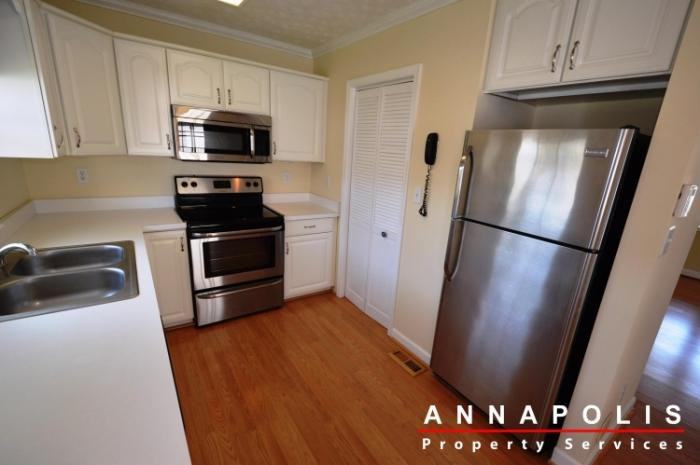907 Hillside Ave - Photo 3 of 18