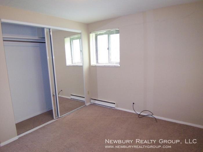 1459 Poplar Apts - Photo 3 of 5