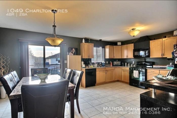 1049 Charlton Cres - Photo 2 of 9