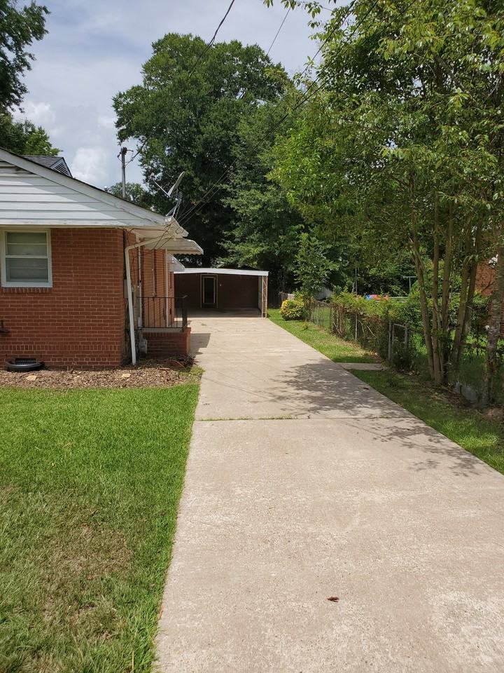 3945 Singer Dr - Photo 2 of 13