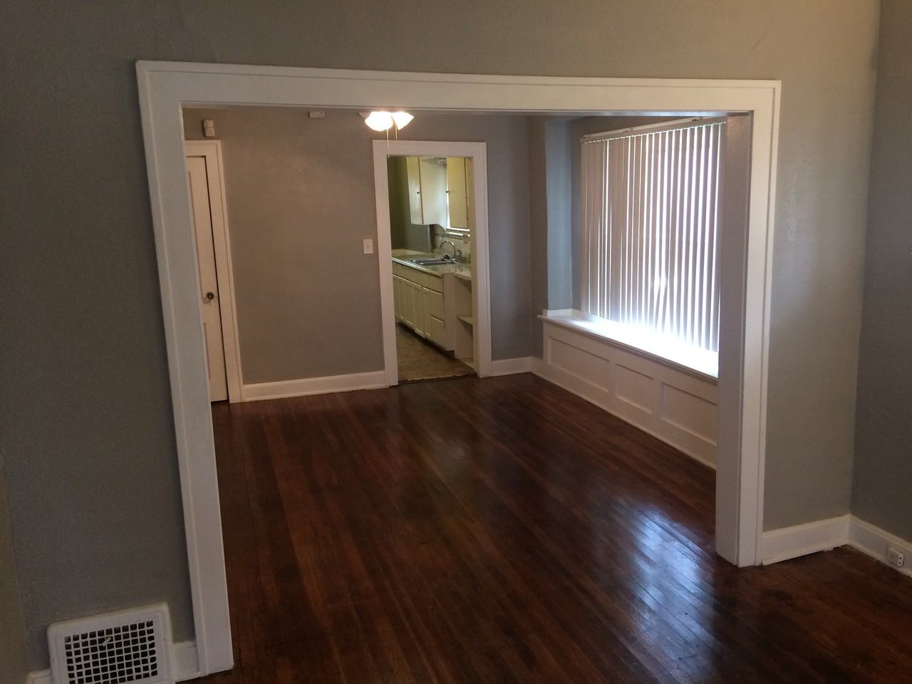 2200 E 68th Ter - Photo 3 of 13