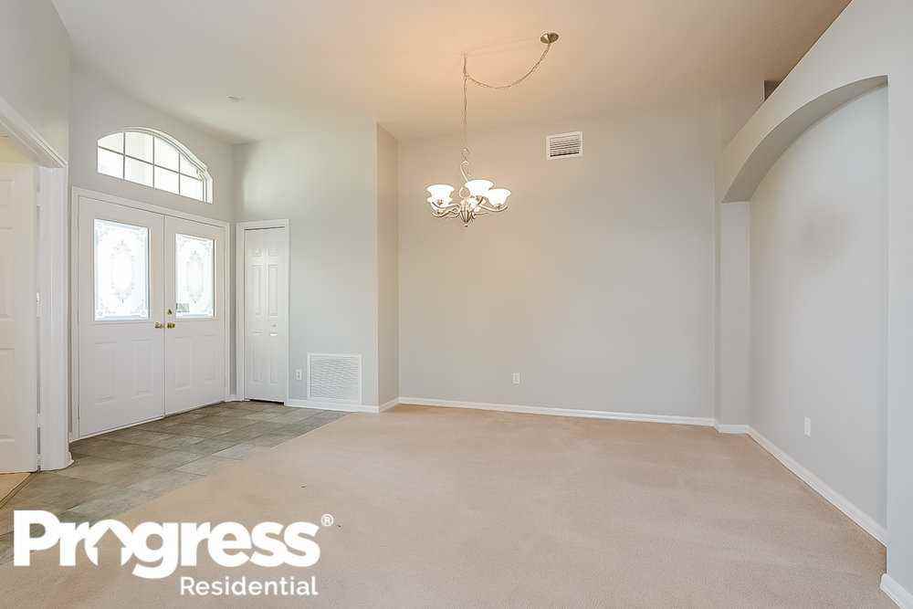 19401 Wyndmill Cir - Photo 2 of 15