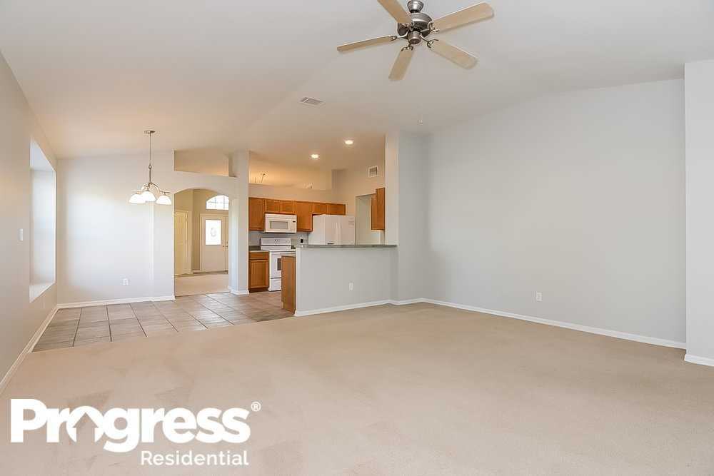 19401 Wyndmill Cir - Photo 3 of 15