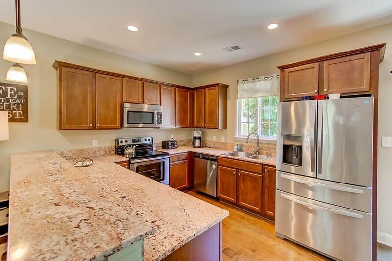 173 Plymouth Ave - Photo 2 of 18