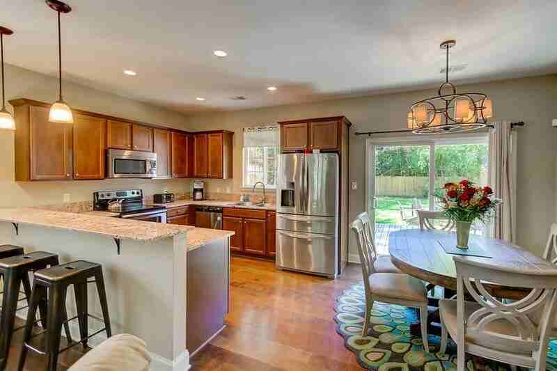 173 Plymouth Ave - Photo 3 of 18