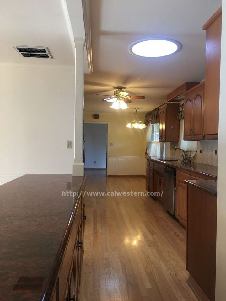 248 Manchester Ave - Photo 2 of 8