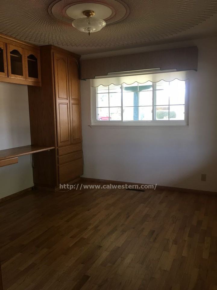 248 Manchester Ave - Photo 3 of 8