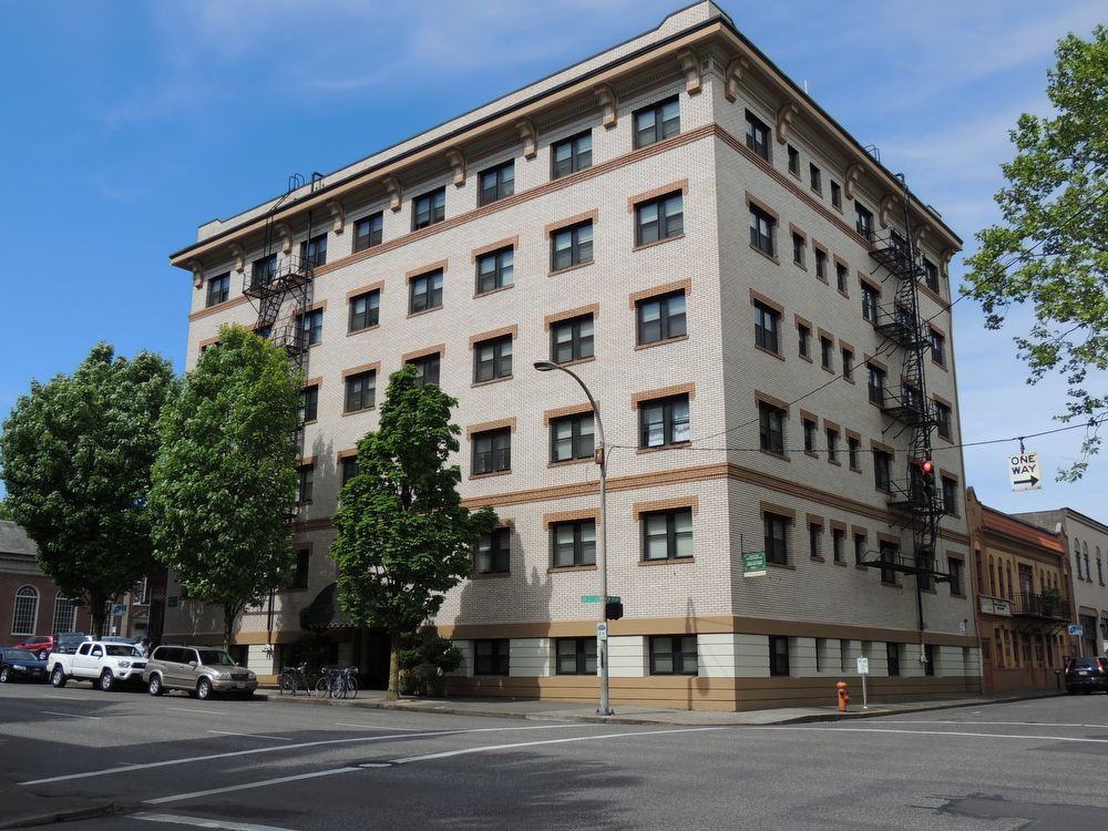 909 Sw 12th Ave - Photo 3 of 16