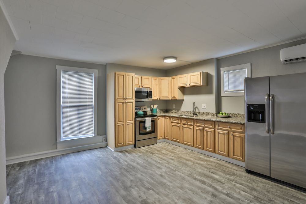 130 17th Avenue North - Downstairs Apartment - Photo 2 of 15