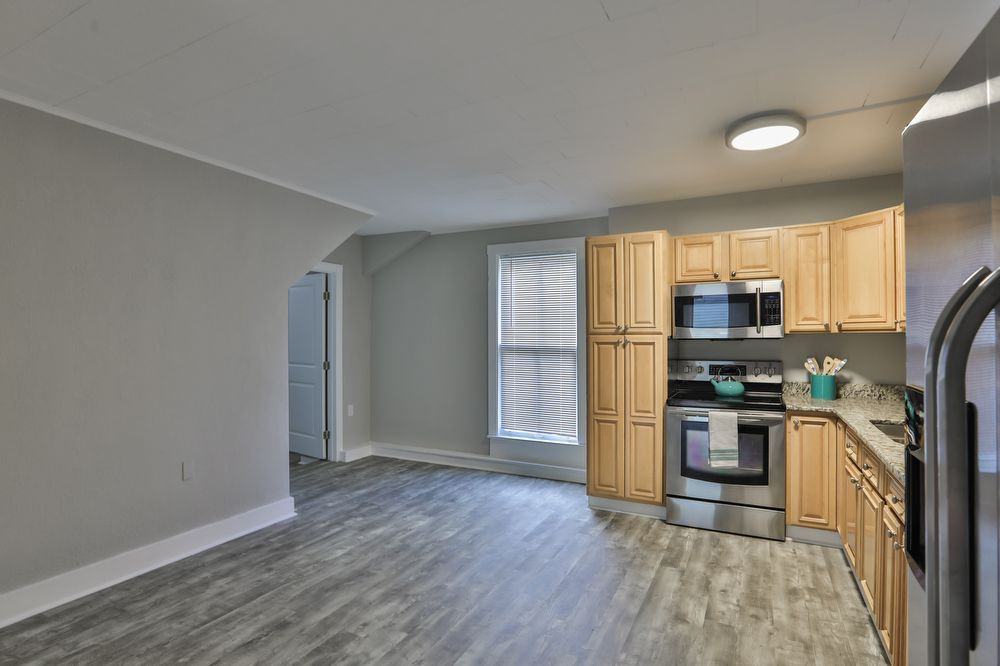 130 17th Avenue North - Downstairs Apartment - Photo 3 of 15
