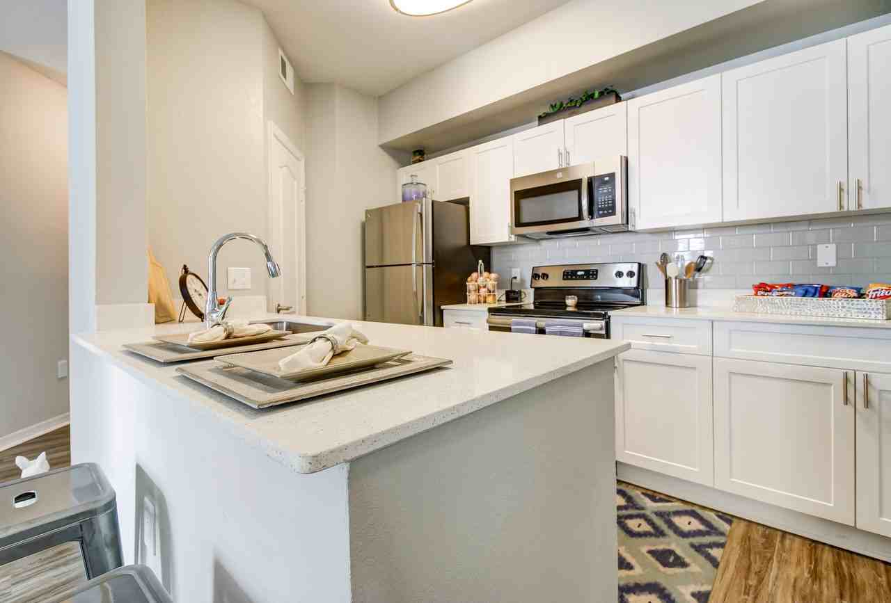 Tuscany Bay Apartments - Photo 6 of 42