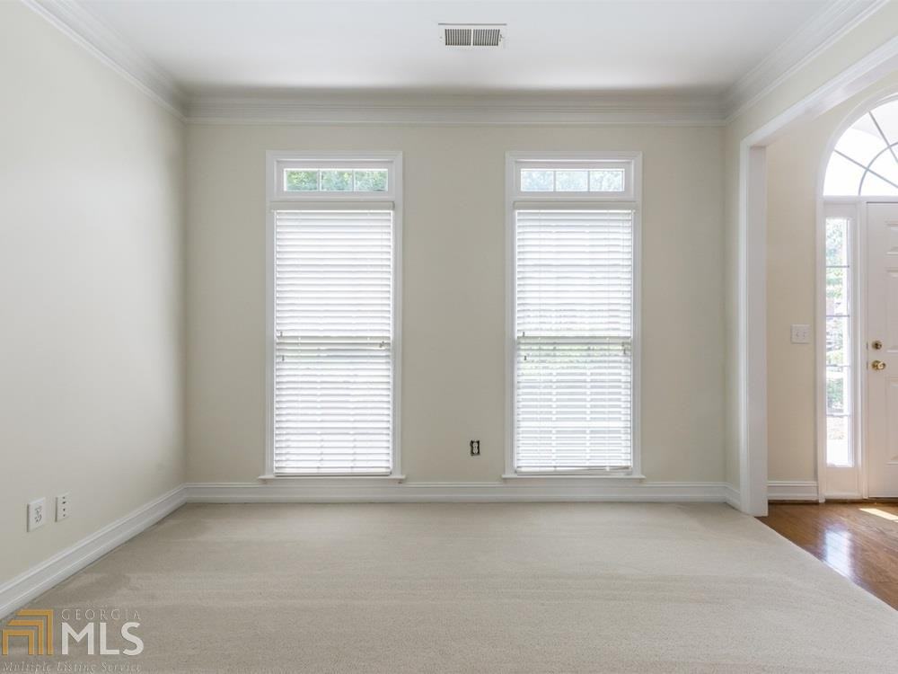 1086 Queensgate Dr - Photo 3 of 25