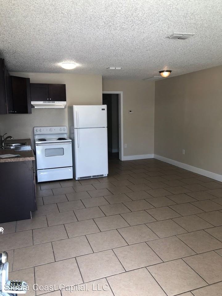 5827 High St - Photo 2 of 6