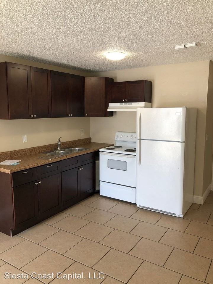 5827 High St - Photo 3 of 6