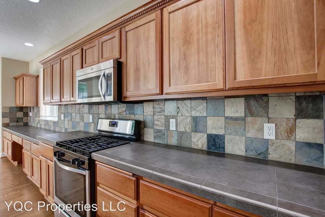 2305 Ne 157th St - Photo 3 of 33