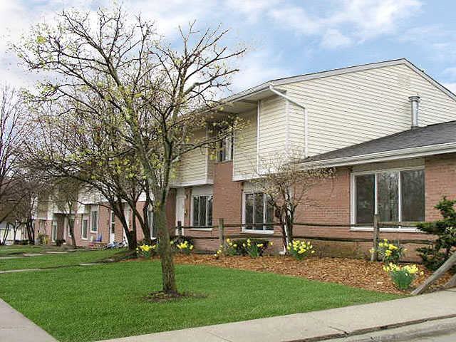 Park Avenue West Apartments - Photo 3 of 6