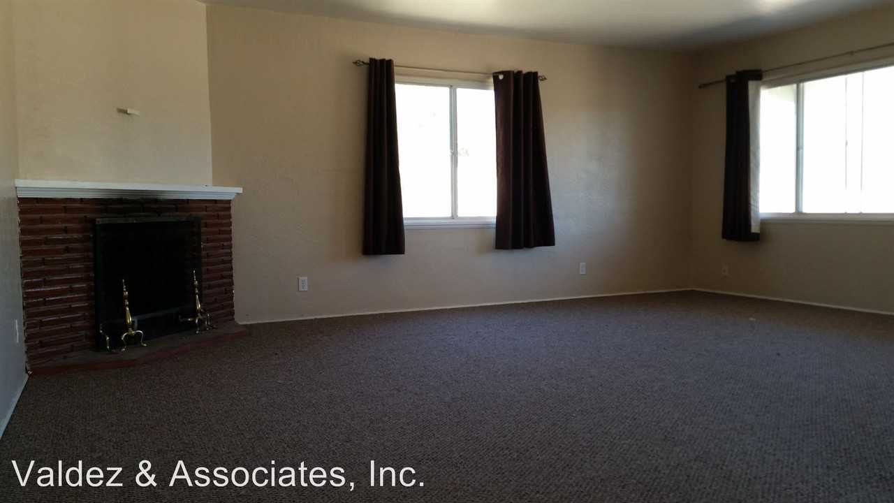 102 Mateo Circle N - Photo 3 of 9