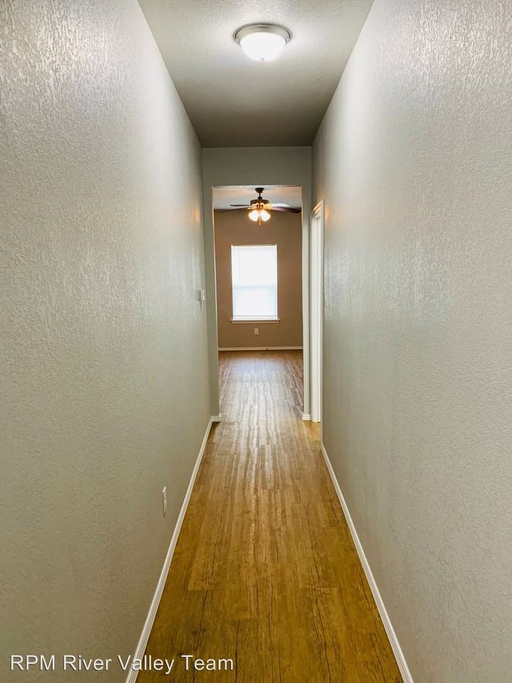 2108 Ingalls Lane Apartement C - Photo 2 of 21