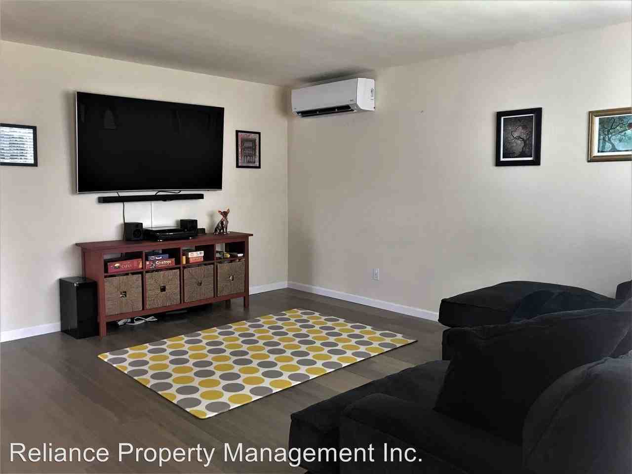 6138 Ne 12th Ave. - Photo 2 of 13