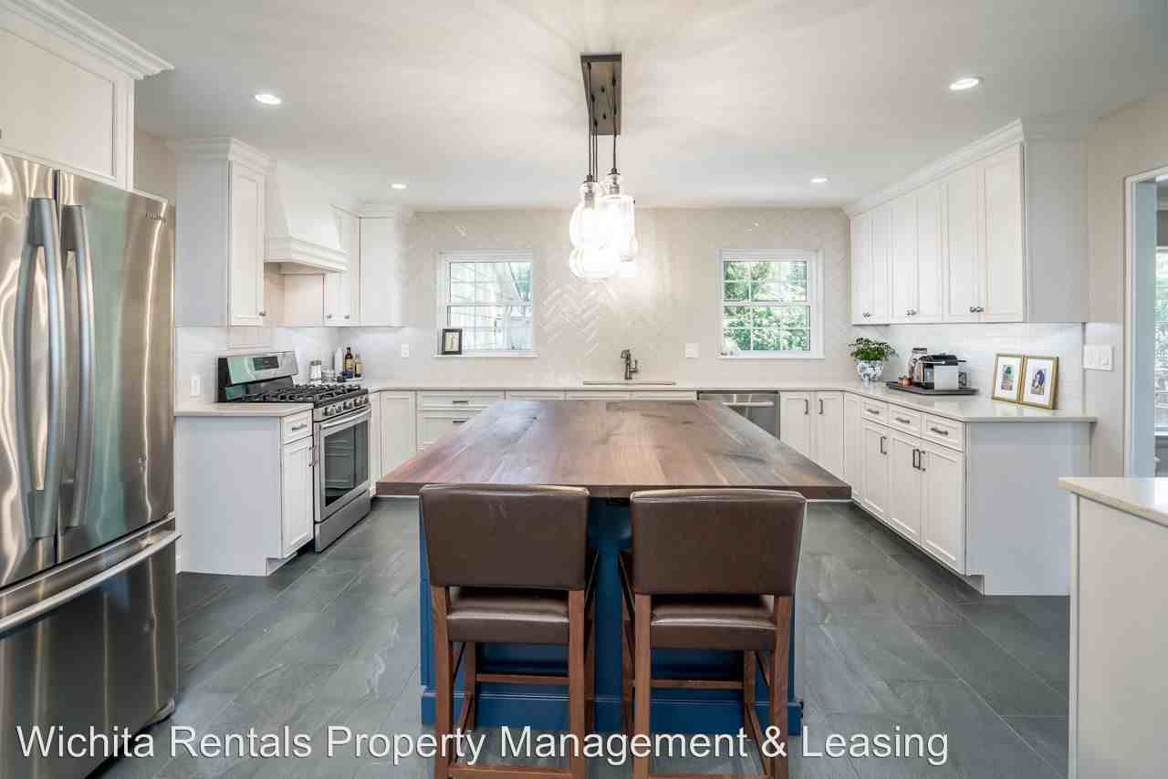 8 S. Colonial Court - Photo 2 of 50