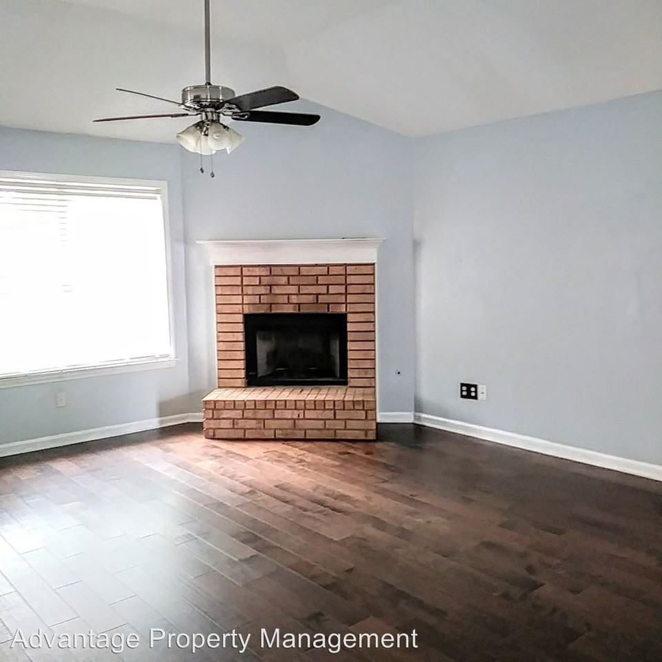 1117 Dove Hollow Cir W - Photo 2 of 9